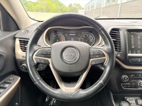 Used 2018 Jeep Cherokee Limited AWD/4WD image 27