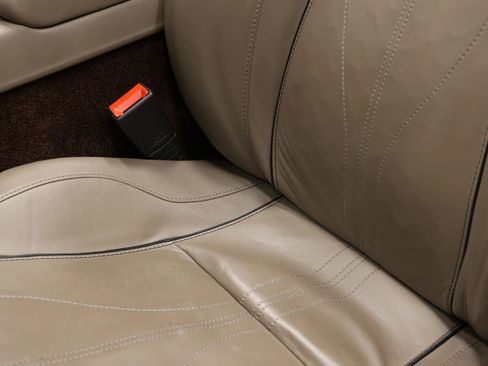 Used 2015 Aston Martin DB9 Volante Carbon Edition Convert image 21