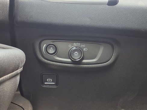 Used 2023 GMC Terrain SLE image 20