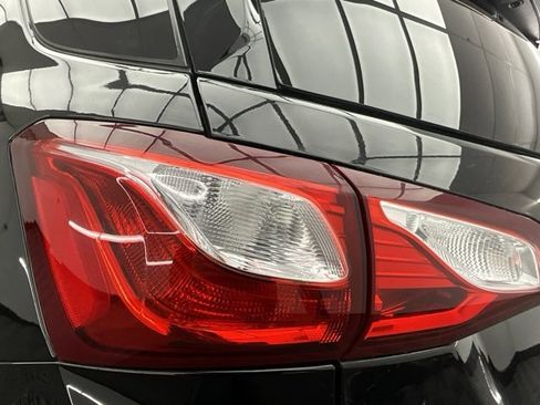 Used 2021 Chevrolet Equinox LT image 23