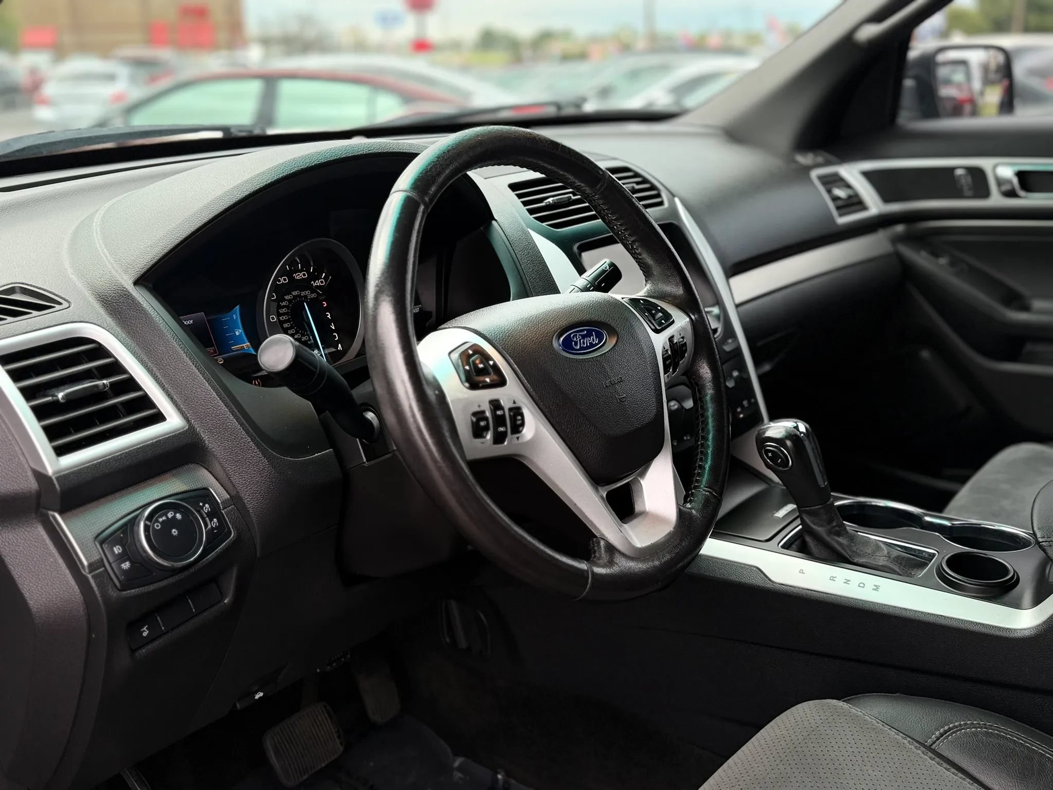 Used 2015 Ford Explorer XLT w/ Equipment Group 202B FWD image 17