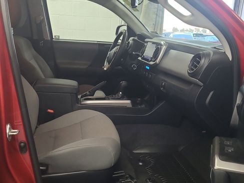 Used 2022 Toyota Tacoma SR5 w/ Technology Package image 11