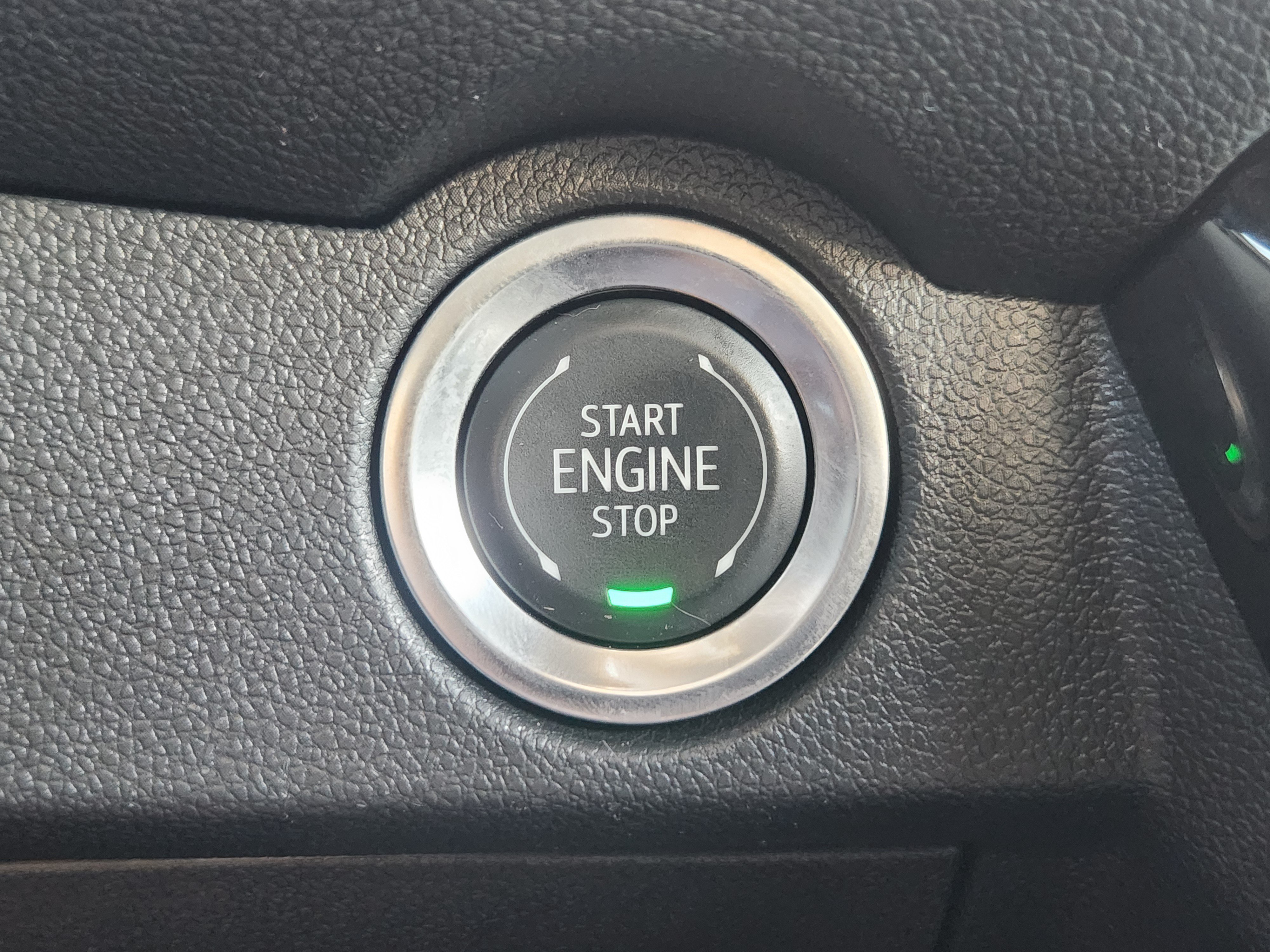 Used 2025 Chevrolet Traverse LT w/ Driver Confidence Package FWD image 16