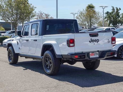 Certified 2022 Jeep Gladiator Sport image 6