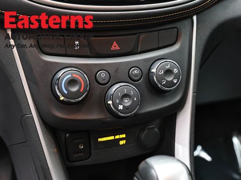 Used 2018 Chevrolet Trax LT w/ LT Convenience Package image 19