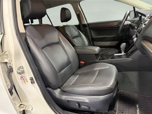 Used 2016 Subaru Outback 2.5i Limited AWD/4WD image 15