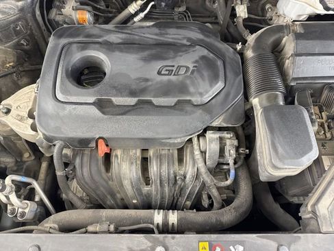 Used 2019 Hyundai Santa Fe SE FWD image 17