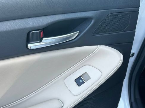 Used 2021 Toyota Avalon XLE w/ Moonroof Package FWD image 36