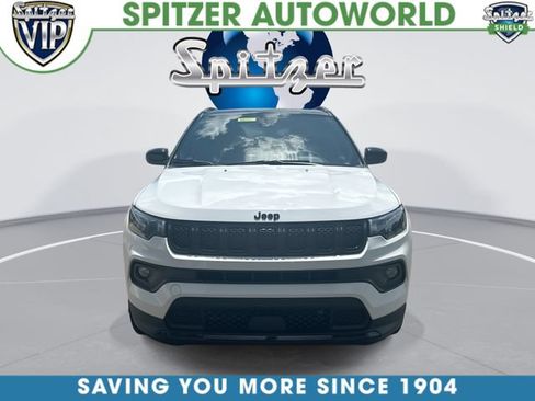 Used 2023 Jeep Compass Latitude w/ Sun and Sound Group AWD/4WD image 3