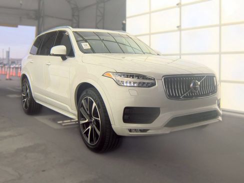 Used 2021 Volvo XC90 T6 Momentum w/ Advanced Package AWD/4WD image 4