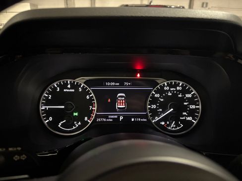 Used 2025 Nissan Pathfinder SV FWD image 38