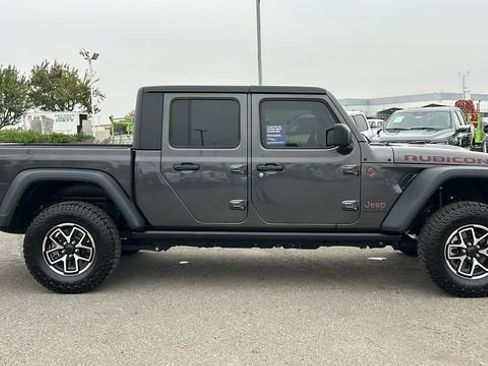 Used 2024 Jeep Gladiator Rubicon image 2