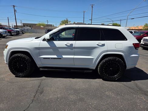 Used 2018 Jeep Grand Cherokee Altitude RWD image 19