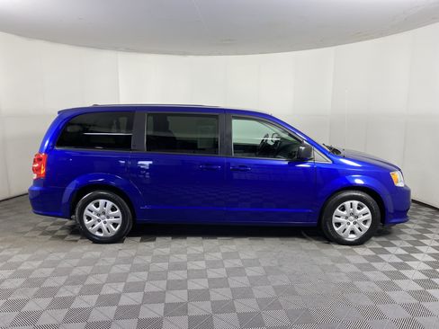 Used 2018 Dodge Grand Caravan SE w/ UConnect Hands-Free Group FWD image 5