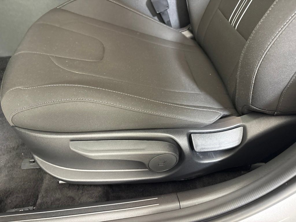 New 2025 Hyundai Elantra SEL FWD image 15