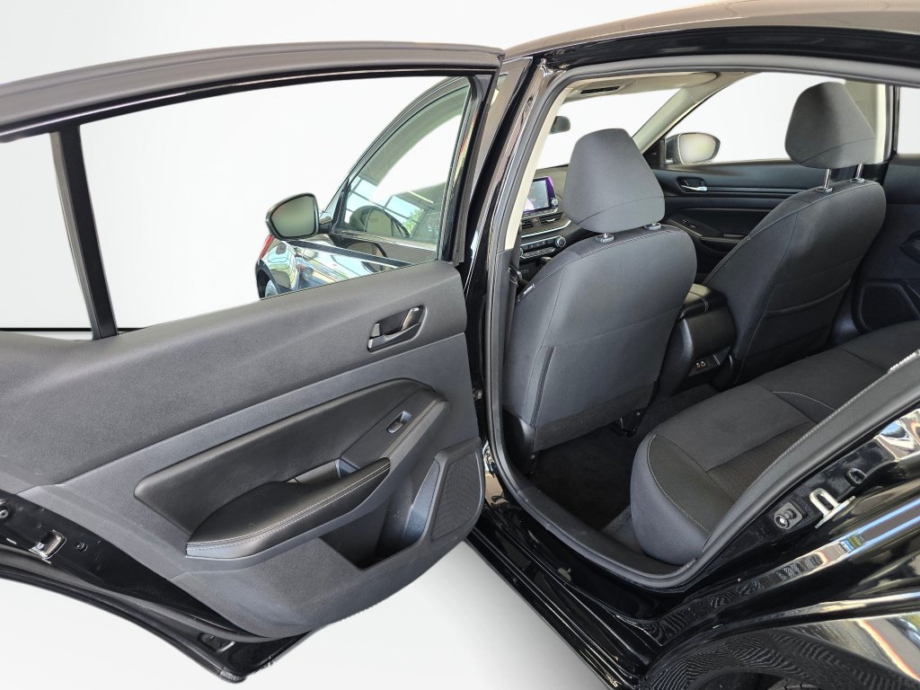 Used 2025 Nissan Altima 2.5 SV FWD image 33