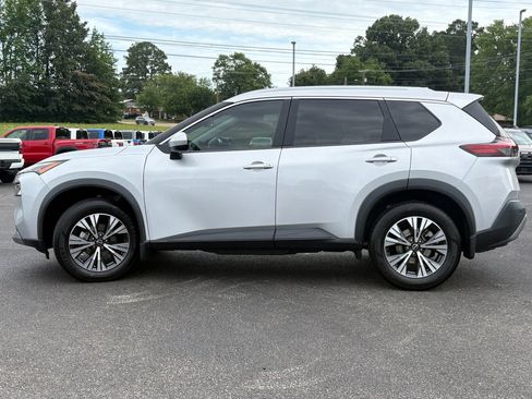 Used 2023 Nissan Rogue SV w/ SV Premium B Package FWD image 9