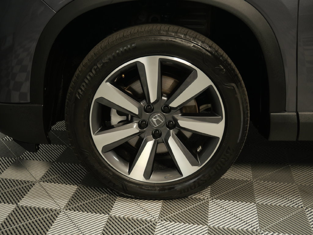 Used 2025 Honda Pilot Touring image 10