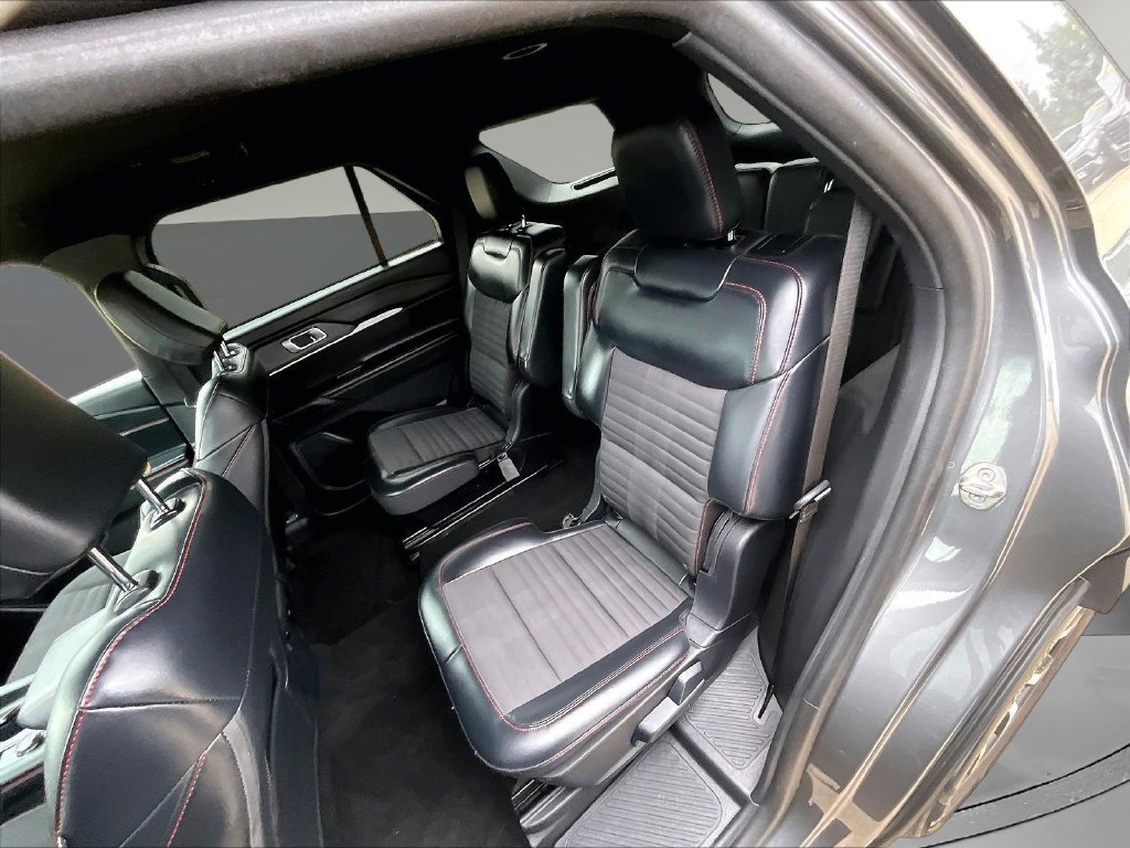 Used 2025 Ford Explorer ST-Line AWD/4WD image 24