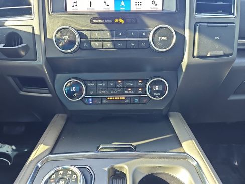 Used 2019 Ford Expedition XLT w/ Equipment Group 202A RWD image 21