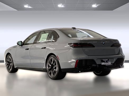 New 2026 BMW 740i w/ Executive Package image 3