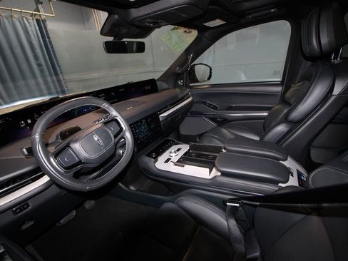 Used 2025 Lincoln Navigator Reserve w/ Jet Appearance Package image 2