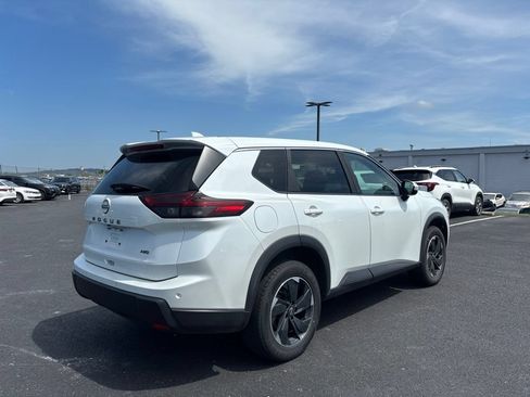 Used 2025 Nissan Rogue SV AWD/4WD image 2
