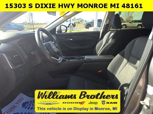 Used 2024 Nissan Rogue SV image 23