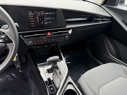 Certified 2025 Kia Niro LX FWD image 16