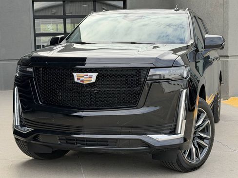 Used 2023 Cadillac Escalade ESV Sport Platinum w/ LPO, ONYX Package AWD/4WD image 3