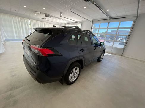 Used 2021 Toyota RAV4 XLE AWD/4WD image 8