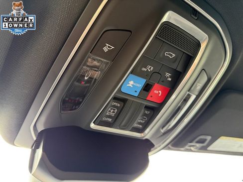 Used 2025 Jeep Grand Cherokee Laredo X w/ Luxury Tech Group I AWD/4WD image 11