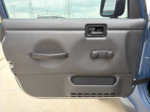 Used 2005 Jeep Wrangler X w/ Tire & Wheel Group (Ecco) AWD/4WD image 9