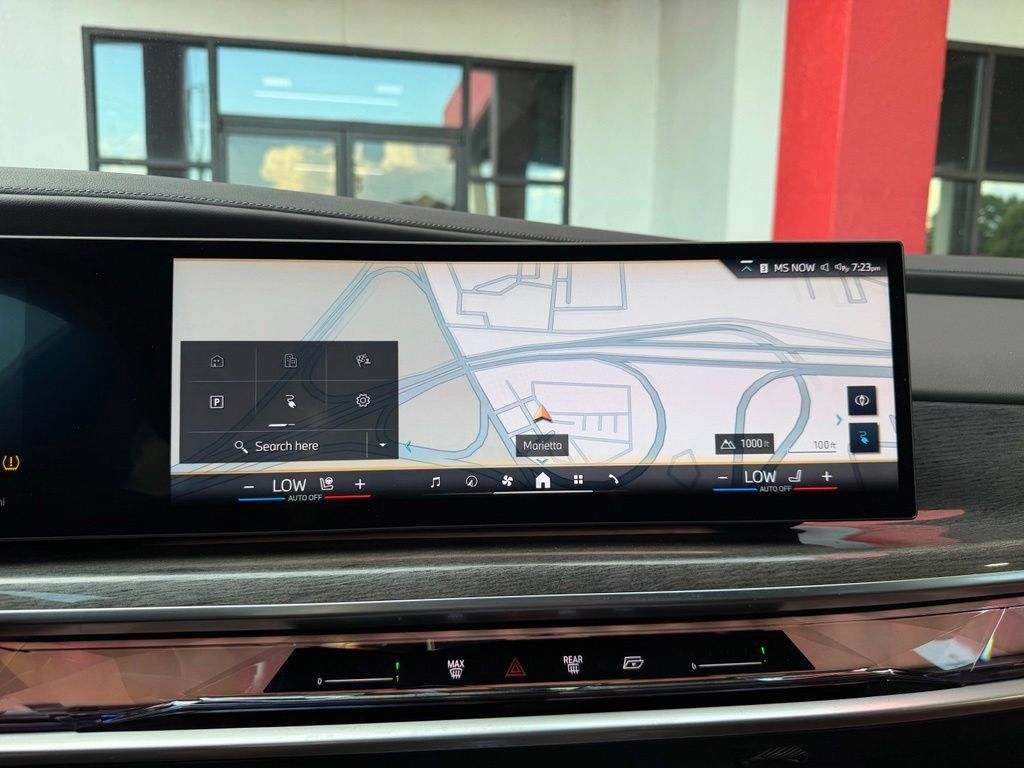 Used 2023 BMW i7 xDrive60 AWD/4WD image 19