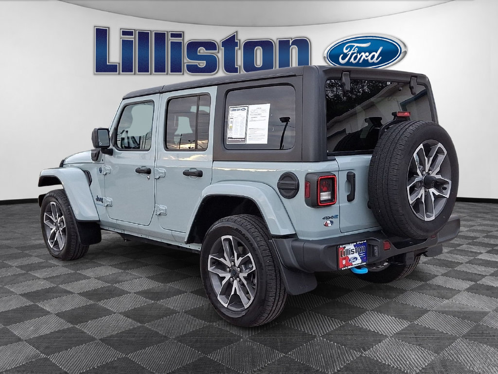 Used 2024 Jeep Wrangler Unlimited w/ Convenience Group AWD/4WD image 6