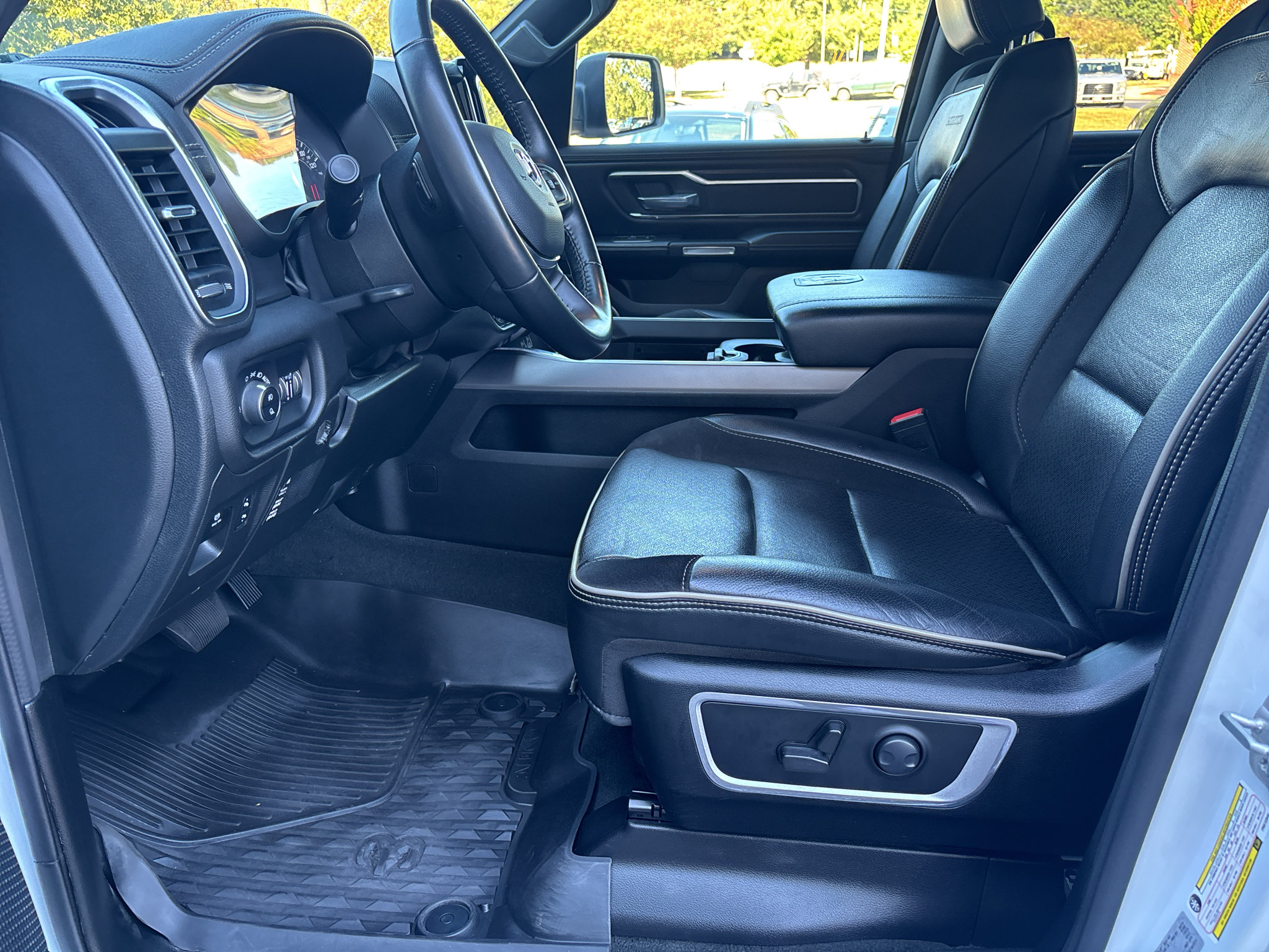 Used 2023 RAM 1500 Laramie AWD/4WD image 11