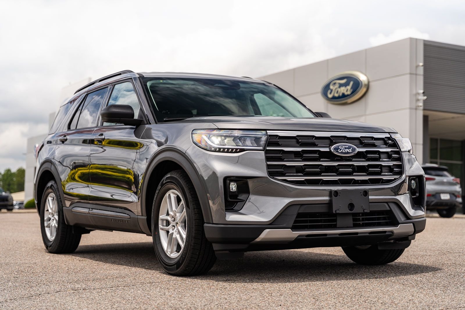New 2026 Ford Explorer Active w/ Active Comfort Package RWD image 1