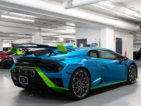 Used 2022 Lamborghini Huracan STO RWD image 10