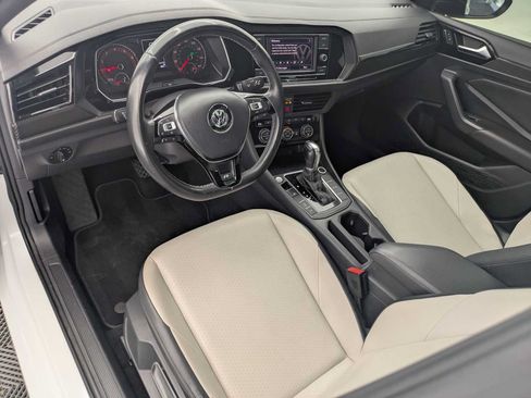 Used 2019 Volkswagen Jetta R-Line FWD image 2