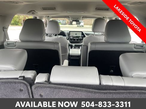 Used 2023 Toyota Highlander Limited FWD image 21