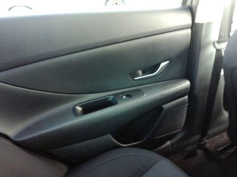 Used 2026 Hyundai Elantra SE FWD image 26