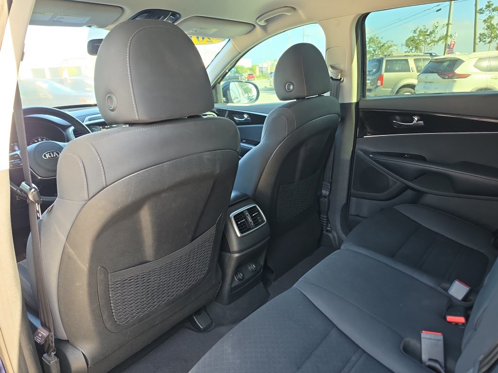 Used 2019 Kia Sorento S FWD image 10
