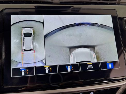 Used 2023 Chevrolet Bolt EUV Premier w/ Sun & Sound Package FWD image 30