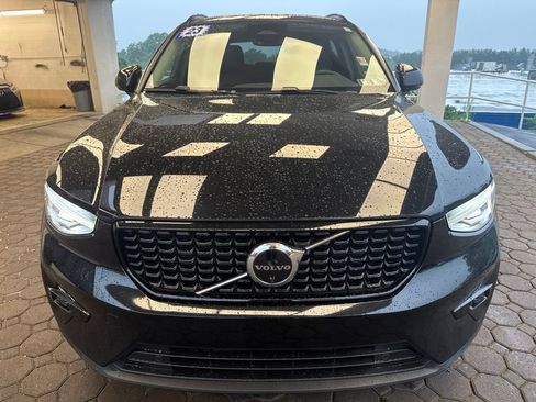 Used 2023 Volvo XC40 B5 Plus w/ Driver Assist Package AWD/4WD image 2