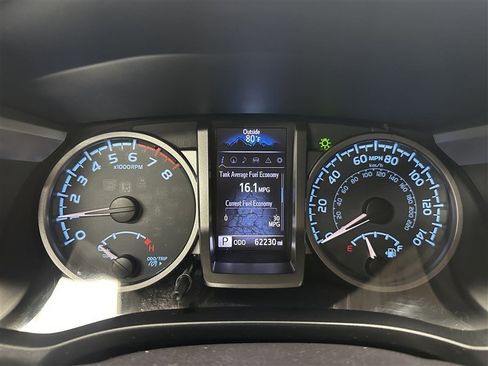 Used 2016 Toyota Tacoma Limited image 28