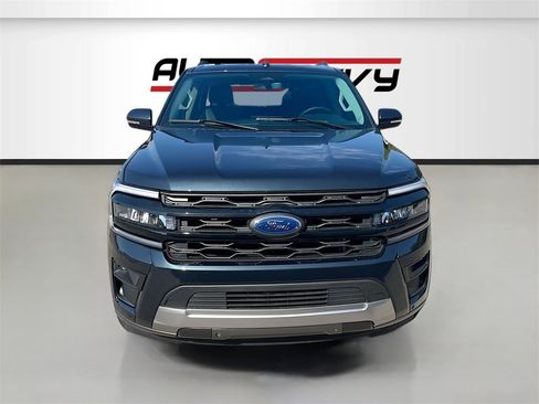 Used 2024 Ford Expedition Max XLT image 2