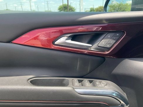 Used 2024 Chevrolet Traverse RS FWD image 14