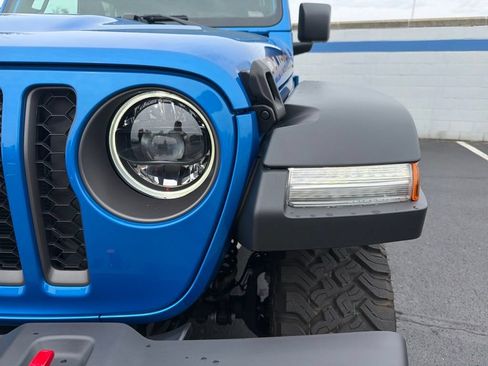 Used 2023 Jeep Gladiator Rubicon w/ LED Lighting Group AWD/4WD image 9