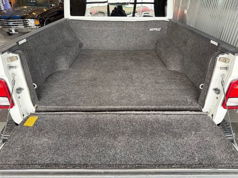 Used 2023 Jeep Gladiator Rubicon w/ Cold Weather Group image 13