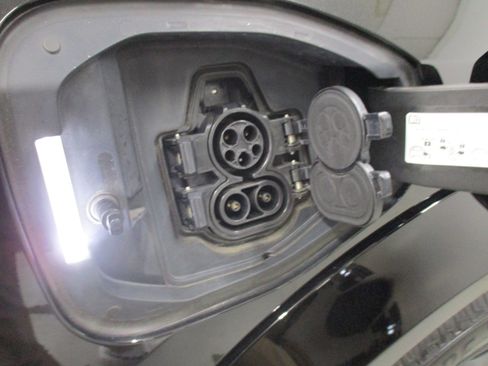 Used 2023 Nissan Ariya AWD image 11